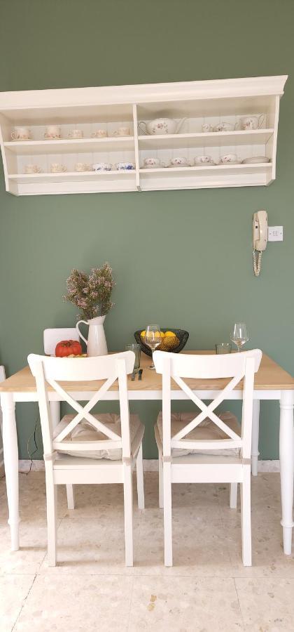 Capri Sea View One Bedroom ลาร์นาคา ภายนอก รูปภาพ
