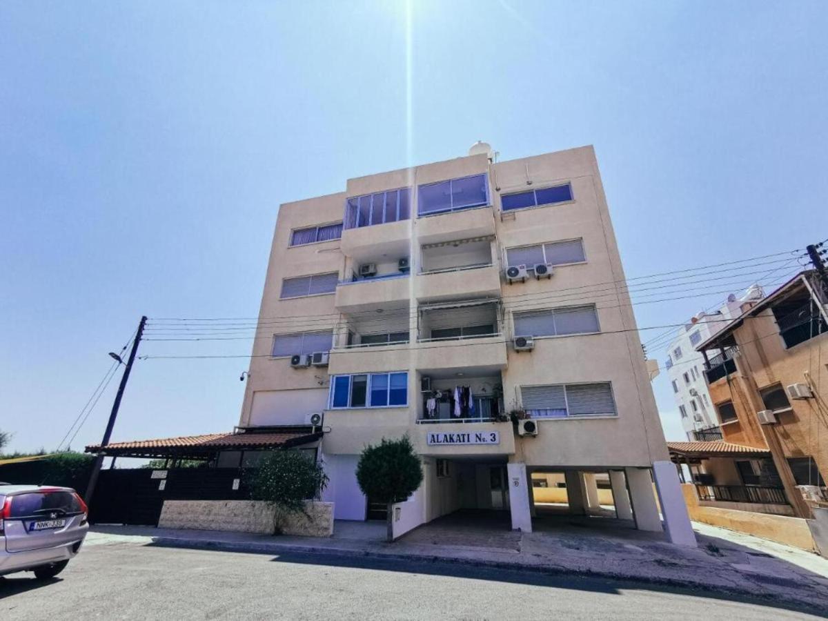 Capri Sea View One Bedroom ลาร์นาคา ภายนอก รูปภาพ