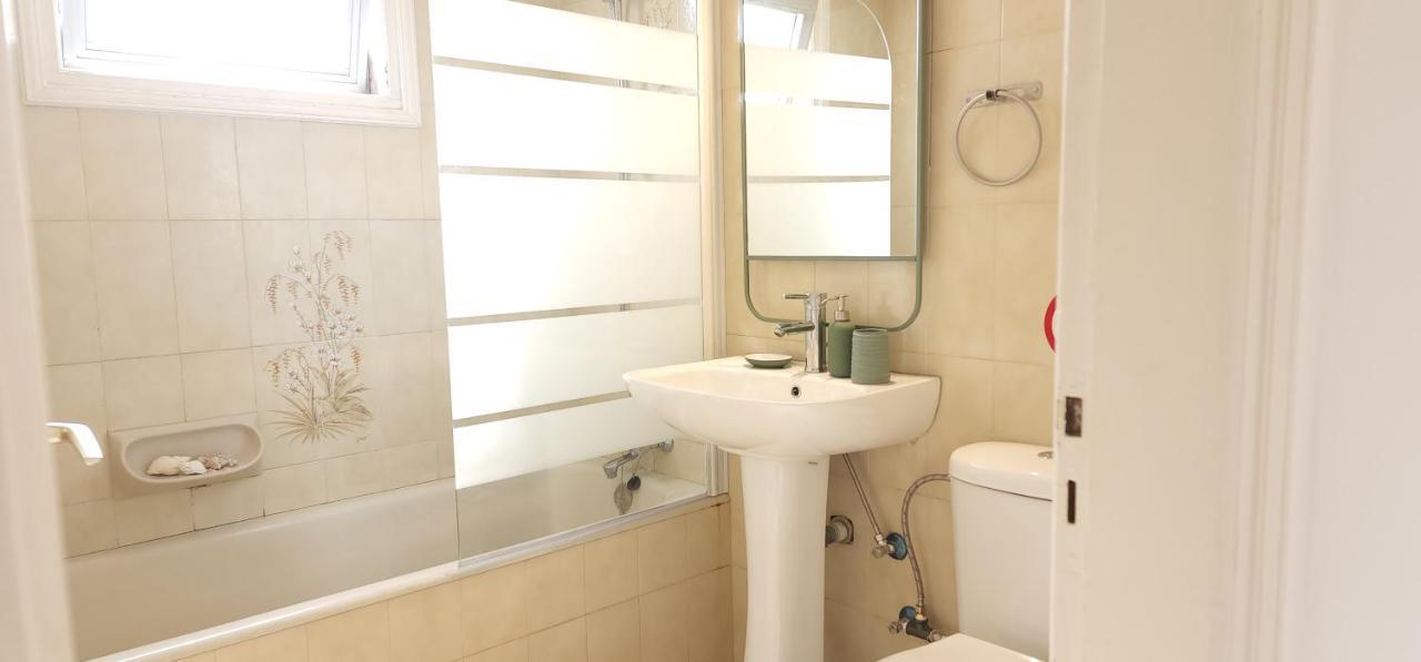 Capri Sea View One Bedroom ลาร์นาคา ภายนอก รูปภาพ