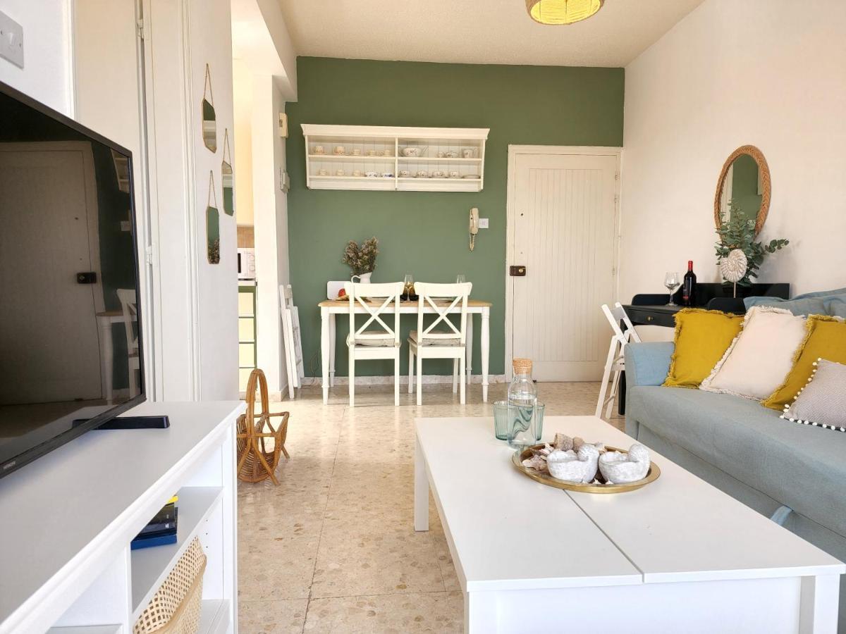 Capri Sea View One Bedroom ลาร์นาคา ภายนอก รูปภาพ