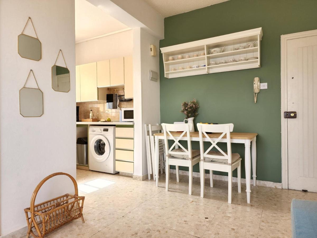 Capri Sea View One Bedroom ลาร์นาคา ภายนอก รูปภาพ