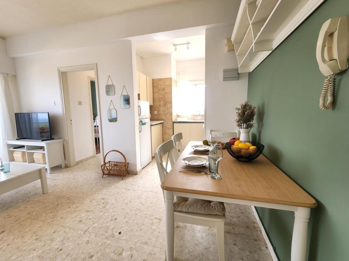 Capri Sea View One Bedroom ลาร์นาคา ภายนอก รูปภาพ