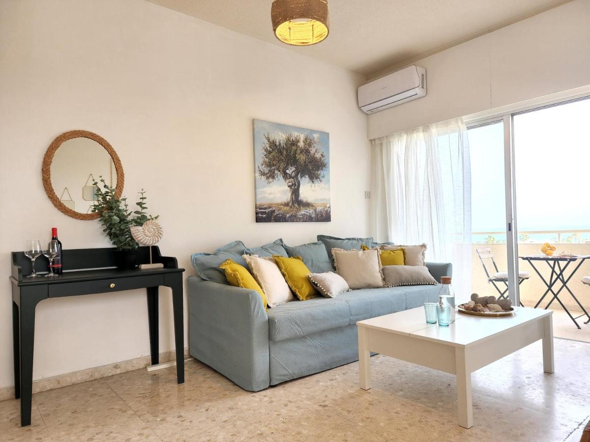 Capri Sea View One Bedroom ลาร์นาคา ภายนอก รูปภาพ
