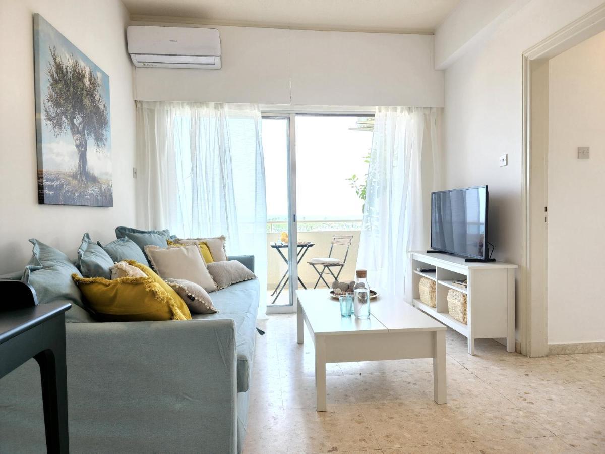 Capri Sea View One Bedroom ลาร์นาคา ภายนอก รูปภาพ