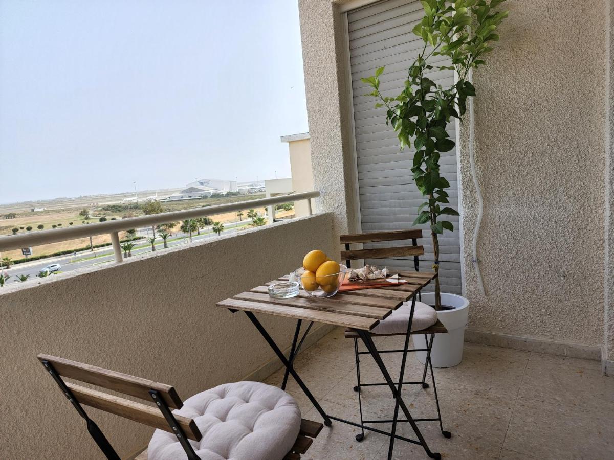 Capri Sea View One Bedroom ลาร์นาคา ภายนอก รูปภาพ